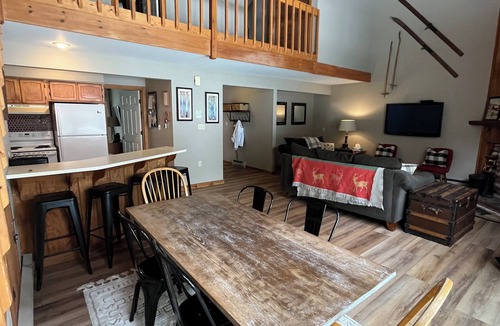 Lincoln Condo | 3 BR walking distance to Loon and Lincoln downtown