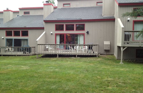 Lincoln Condo | 3 BR walking distance to Loon and Lincoln downtown