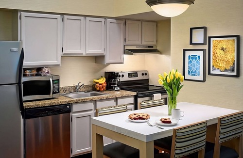Middleburg Heights Hotel | 3 Family-friendly Units w/Kitchen! FREE Parking, Minutes to Crocker Park