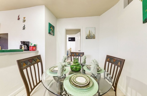 Downtown Hollywood Cottage | 3 Mi to Beach: Pet-Friendly Gem in Hollywood