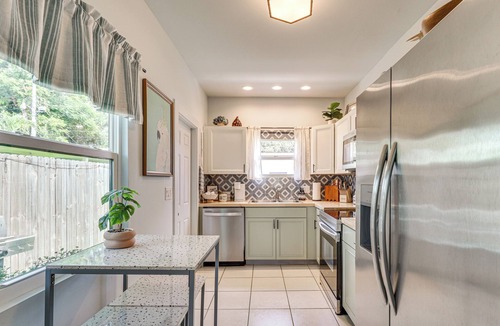 Parker Ridge House | 3 Mi to Norton Museum of Art: Spanish Revival Gem