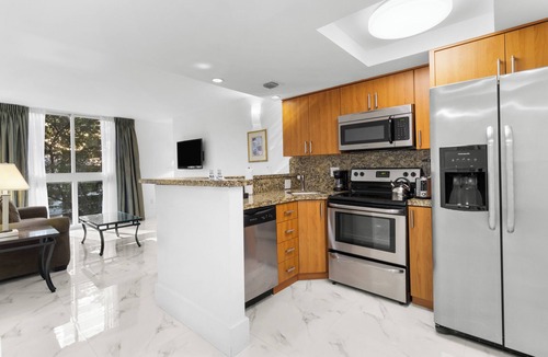 Coconut Grove Hotel | 3 Relaxing Units| Spacious Flat with Gym & Steam Room | 2.0 mi to Miracle Mile