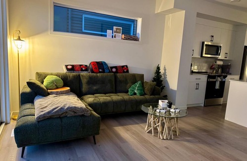 Southwest Edmonton House | 3 storey, 3 bedroom 2.5 bath, perfect for families