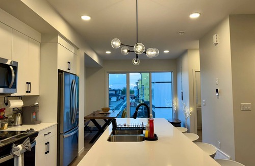 Southwest Edmonton House | 3 storey, 3 bedroom 2.5 bath, perfect for families
