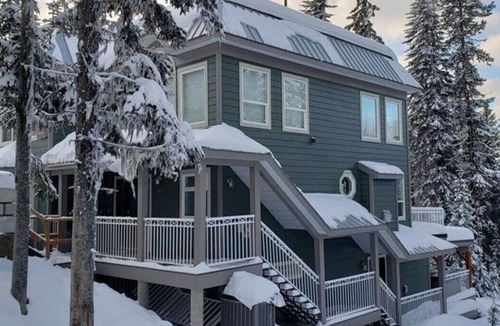 Silver Star Mountain House | 3 Storey, 6 Bedroom, 5 Bthrm, 2 Kitchens, Ski in/Ski out Multi-Family Mountain H