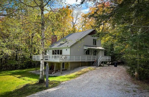 Bartlett Ski Chalet | 3 Story Mountainside Private Chalet - Storyland 1 mile, hike, waterfalls, ski