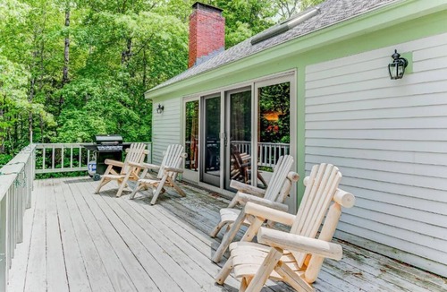 Bartlett Ski Chalet | 3 Story Mountainside Private Chalet - Storyland 1 mile, hike, waterfalls, ski