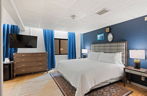 Glenwood Springs Hotel | 3 Units | Bright Modern Accommodations Close to Entertainment & Nightlife