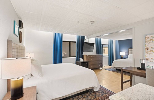 Glenwood Springs Hotel | 3 Units | Bright Modern Accommodations Close to Entertainment & Nightlife