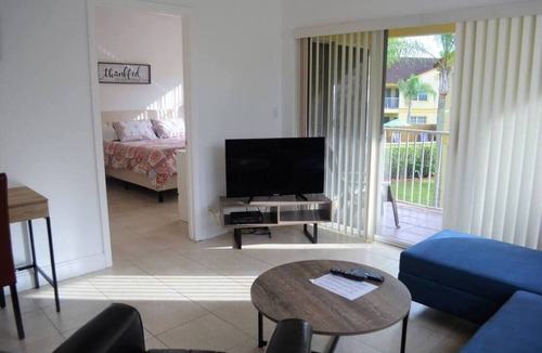 Mission Bay Apartment | 300D - Boca Retreat w/Pool, Parking, Near Evert Tennis & Shops