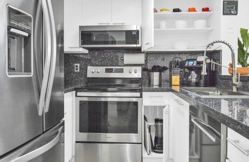 Mission Bay Apartment | 320C - Boca Retreat w/Pool, Parking, Near Evert Tennis & Shops