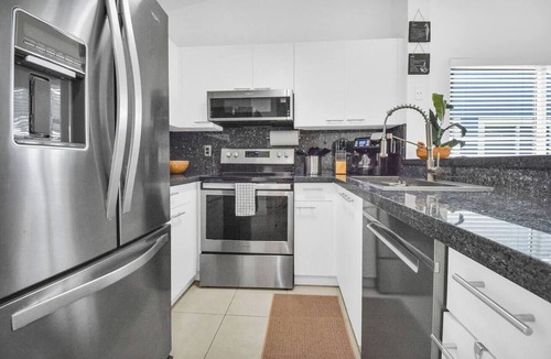 Mission Bay Apartment | 320C - Boca Retreat w/Pool, Parking, Near Evert Tennis & Shops