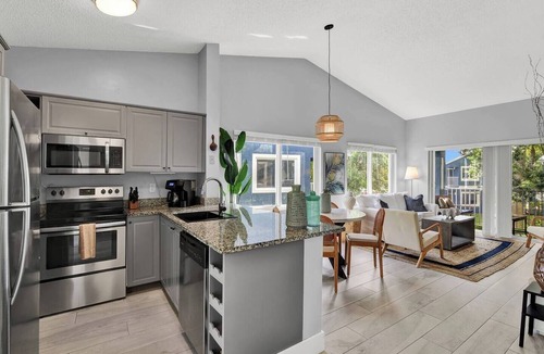 Mission Bay Apartment | 340C - Boca Retreat w/Pool, Parking, Near Evert Tennis & Shops