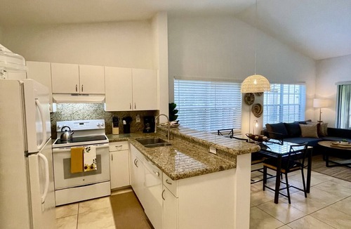 Mission Bay Apartment | 350C – Spacious Top-Floor Corner Apt w/Washer & Dryer