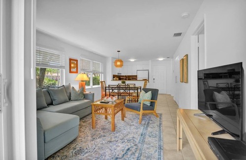 Mission Bay Apartment | 360B - Boca Retreat w/Pool, Parking, Near Evert Tennis & Shops