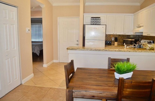 Mission Bay Apartment | 360C – Bright Top-Floor Apartment w/Washer & Dryer, Pool & Parking Near Evert
