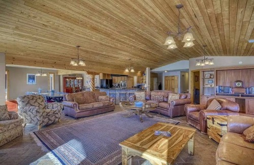 Del Norte House | 38 acre Mtn Escape w/Indoor Pool Sauna 360 Views