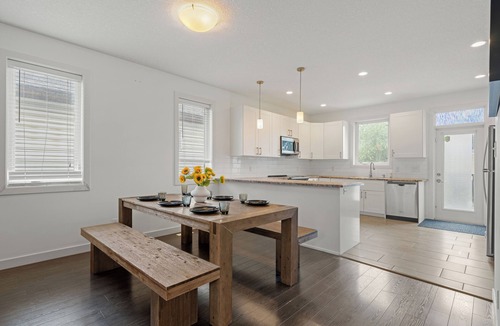 Jasper Place House | ★3B Executive Home★Fenced Yard ★ Private Deck BBQ