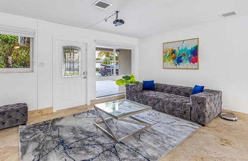 Dania Beach Villa | 3BDR Villa-Private pool-4 min Dania Beach-8ppl