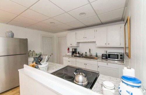 Winooski Apartment | 3Bed Apt 5 Mins to i89, w/off street parking!
