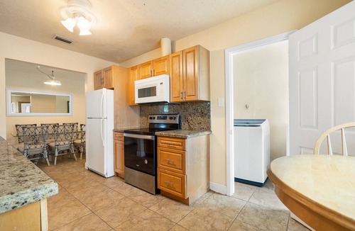 Dania Beach House | 3BR 2BA-Heated Pool - Mile to Beach-Private Villa