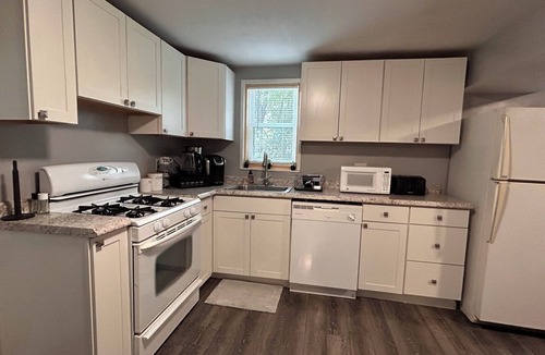 Wildwood House | 3BR Hampton Easy Downtown Access, quiet retreat with lots of privacy