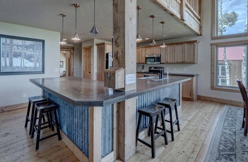 Lead Ski Chalet | 3BR Holy Terror Chalet at Terry Peak with Hot Tub!