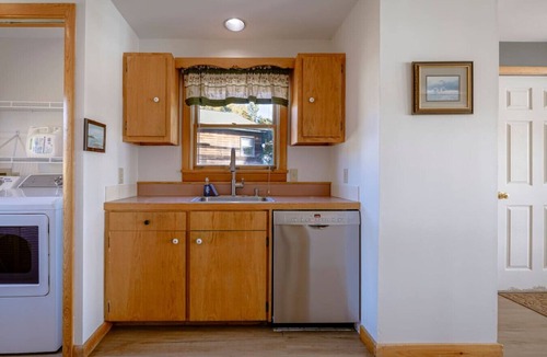 Bernard House | 3BR Oceanfront Spacious Cottage + Dock [Driftwood]