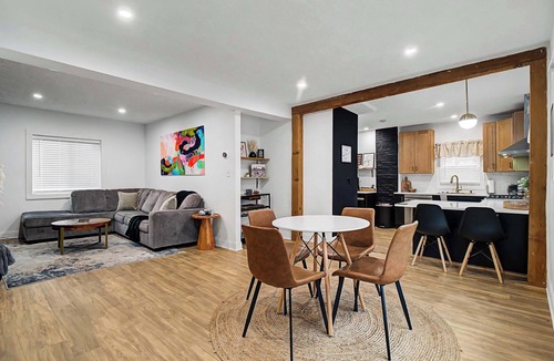Ohio City House | 3BR Pet-Friendly Retreat Near DT + Hot Tub