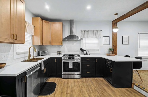 Ohio City House | 3BR Pet-Friendly Retreat Near DT + Hot Tub