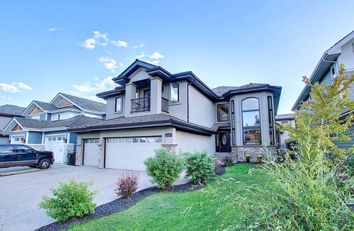 West Edmonton House | 3BR Ravain Suite In Upscale Area Donsdale Near Henday - Discounted Monthly Rate!
