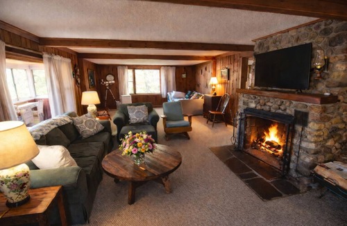 Lincoln House | 3BR White Mountain Escape in Lincoln - Minutes to Loon & Downtown Lincoln