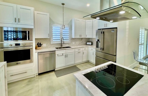 Dania Beach House | 4/3-Heated Pool-Dock-Ping Pong-Kayaks-Luxurious