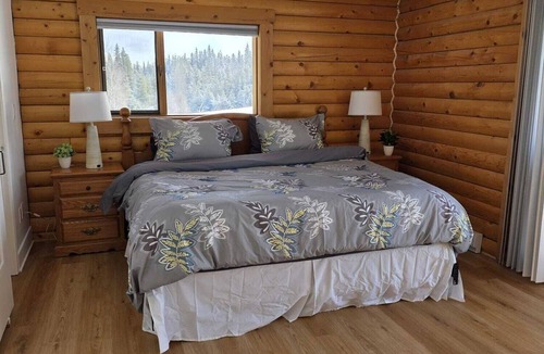 Central Okanagan Cabin | 4 Bdrm Lodge Suite w Hot Tub, beautiful Lake views! Pet Friendly