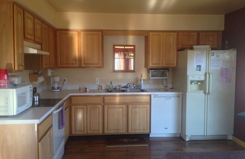 Little Compton House | 4 Bed 2 bath Short Walk to South Shore Beach
