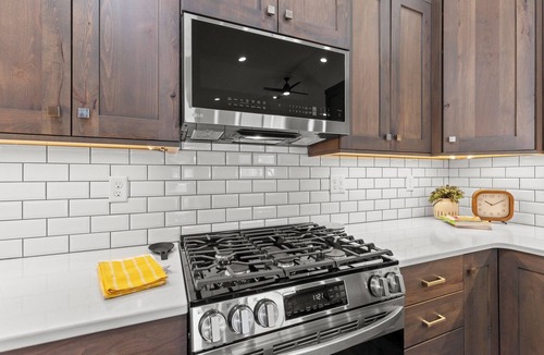 Summerset House | 4 bed, 3 Bath, Hot tub, Convenient location, Wi-fi
