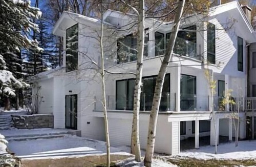 West End House | 4 Bedroom 4 Bath West End Sleek Contemporary home!