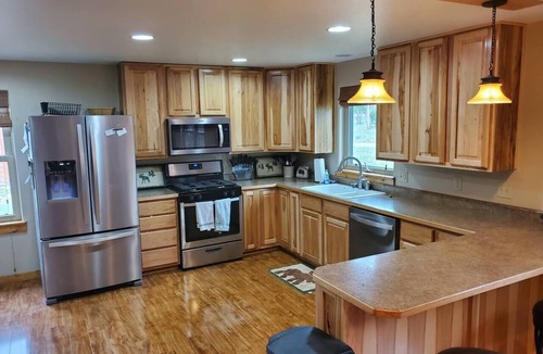 Foxpark Cabin | 4 Bedroom Cabin with Starlink Wifi-5 minute ride to main trails RZR/Snowmobile!
