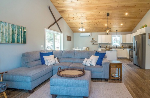 Conway House | 4-bedroom dog friendly house with Hot Tub, AC, WiFi, TV. Enjoy a cozy stay.
