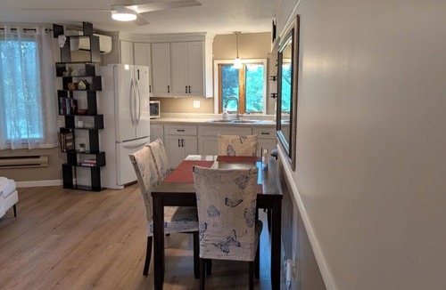 Homerville House | 4-bedroom geodome in beautiful Burbank with AC comfort