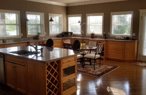 Bearspaw House | 4 Bedroom, Luxury Estate Home in Calgary, Alberta. Full Amenities