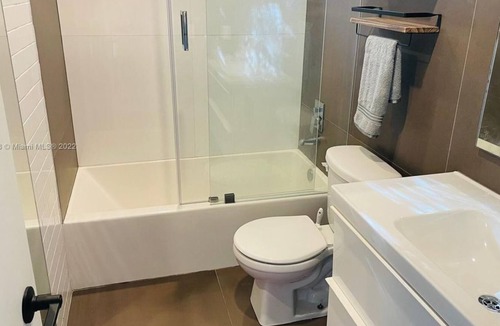 North Miami Apartment | 4 Bedroom Single family 439679 by Houzlet
