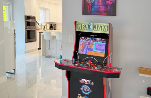 Pembroke Pines Villa | 4-Bedroom Villa, Pool, Game Room, Near The Beach & Hard Rock Hotel