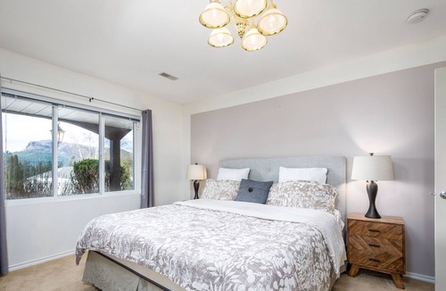 West Kelowna Estates House | 4 Bedroom Whole House