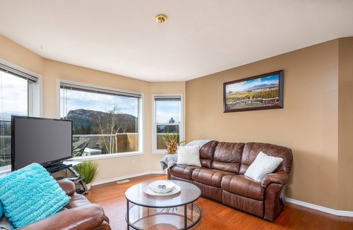 West Kelowna Estates House | 4 Bedroom Whole House