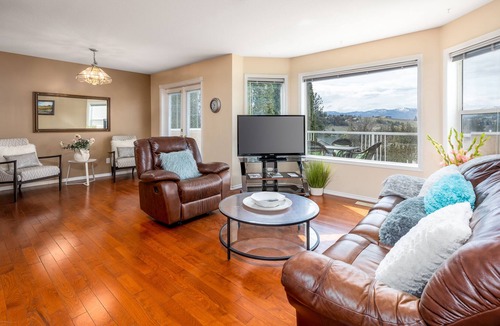 West Kelowna Estates House | 4 Bedroom Whole House