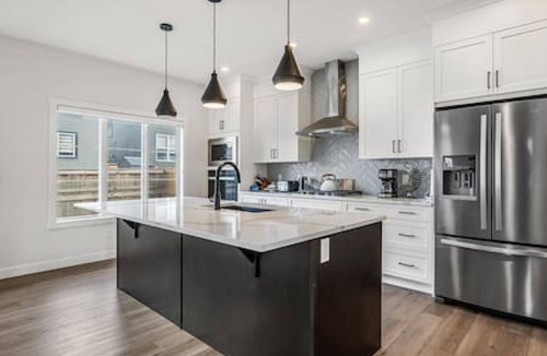 Calgary House | 4 BR Charming Retreat | Spacious & Peaceful