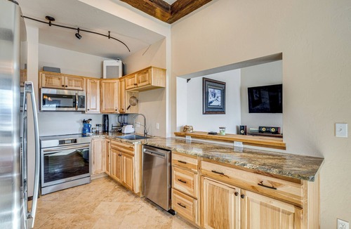 Montrose House | 4 Mi to Black Canyon: Mtn-View Apt in Montrose!