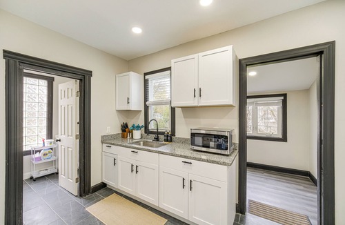 Cleveland House | 4 Mi to Dtwn: Modern Retreat w/Yard in Cleveland