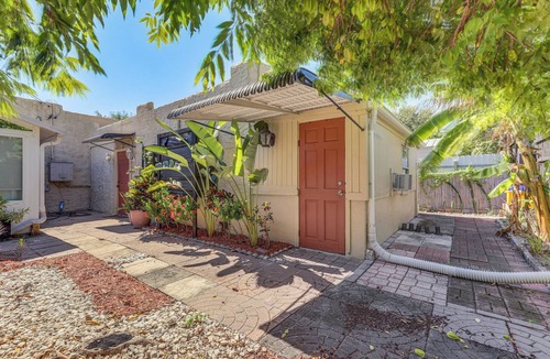 Southwest Cottage | 4 Mi to Palm Beach: Cozy Cottage w/Patio